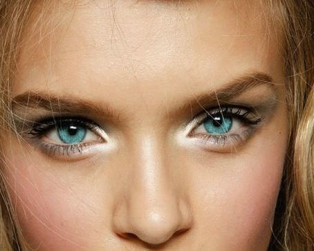 hvordan sminke blå øyne